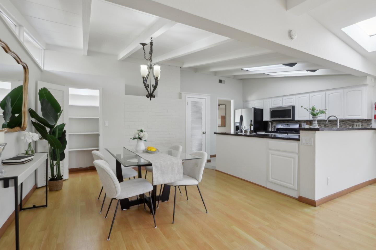 1142 Candlewood CT