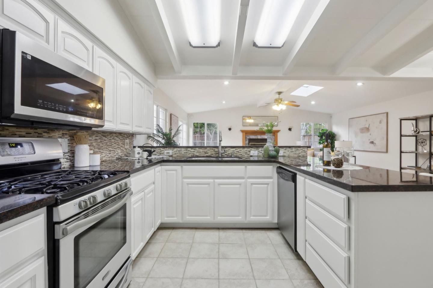 1142 Candlewood CT