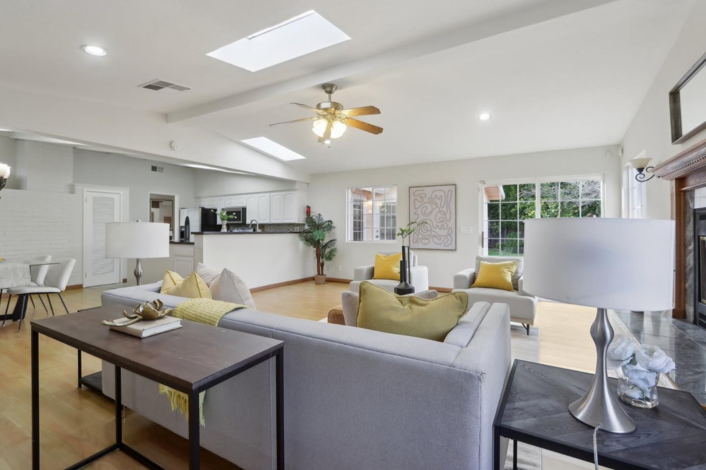 1142 Candlewood CT
