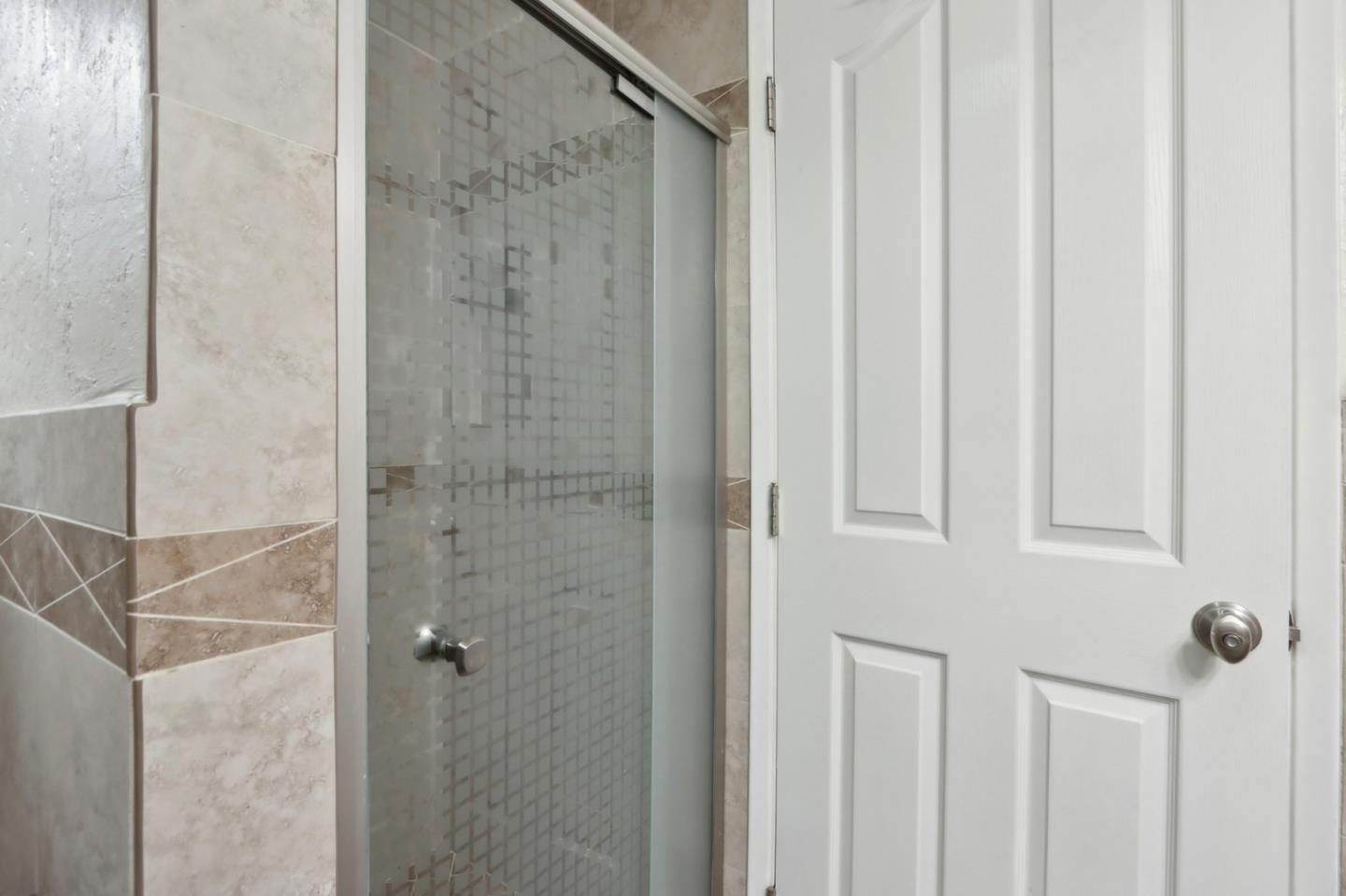 1142 Candlewood CT