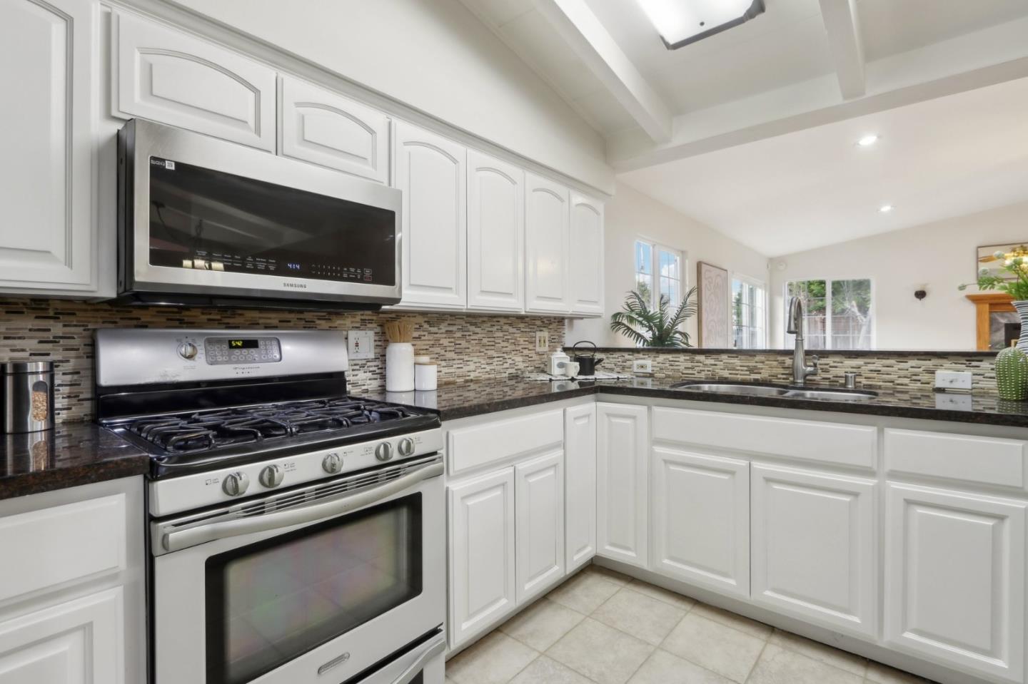 1142 Candlewood CT