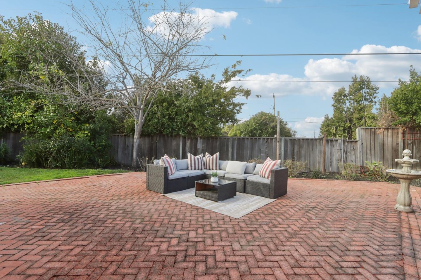 1142 Candlewood CT