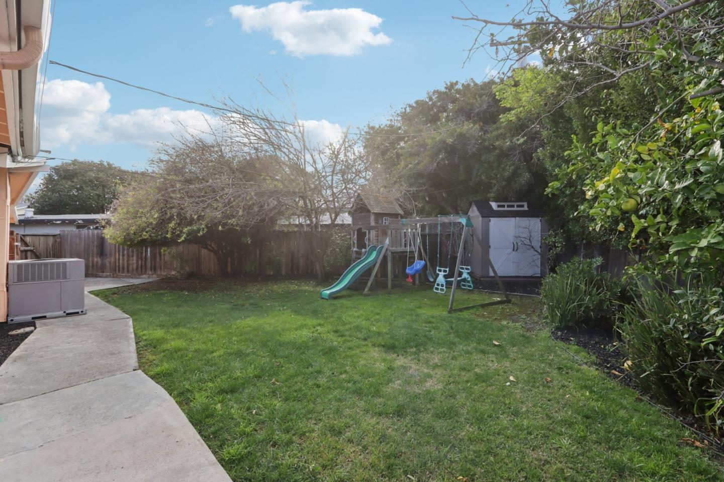 1142 Candlewood CT