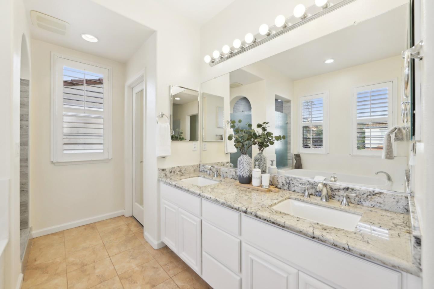 4128 Arezzo Pointe LN