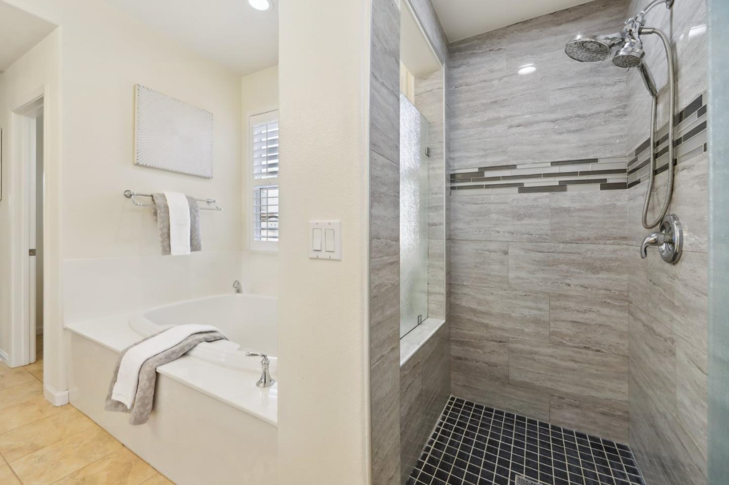 4128 Arezzo Pointe LN