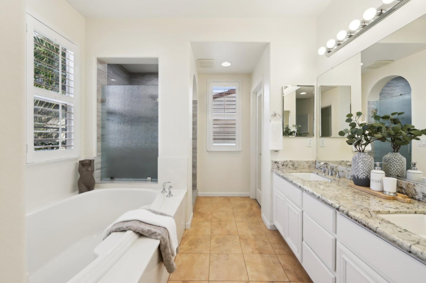 4128 Arezzo Pointe LN