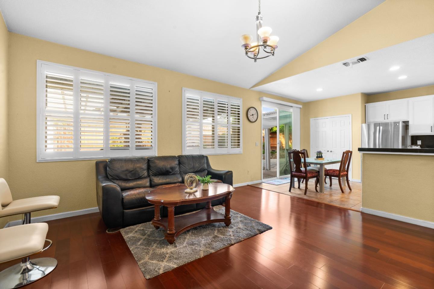 354 Vasconcellos AVE