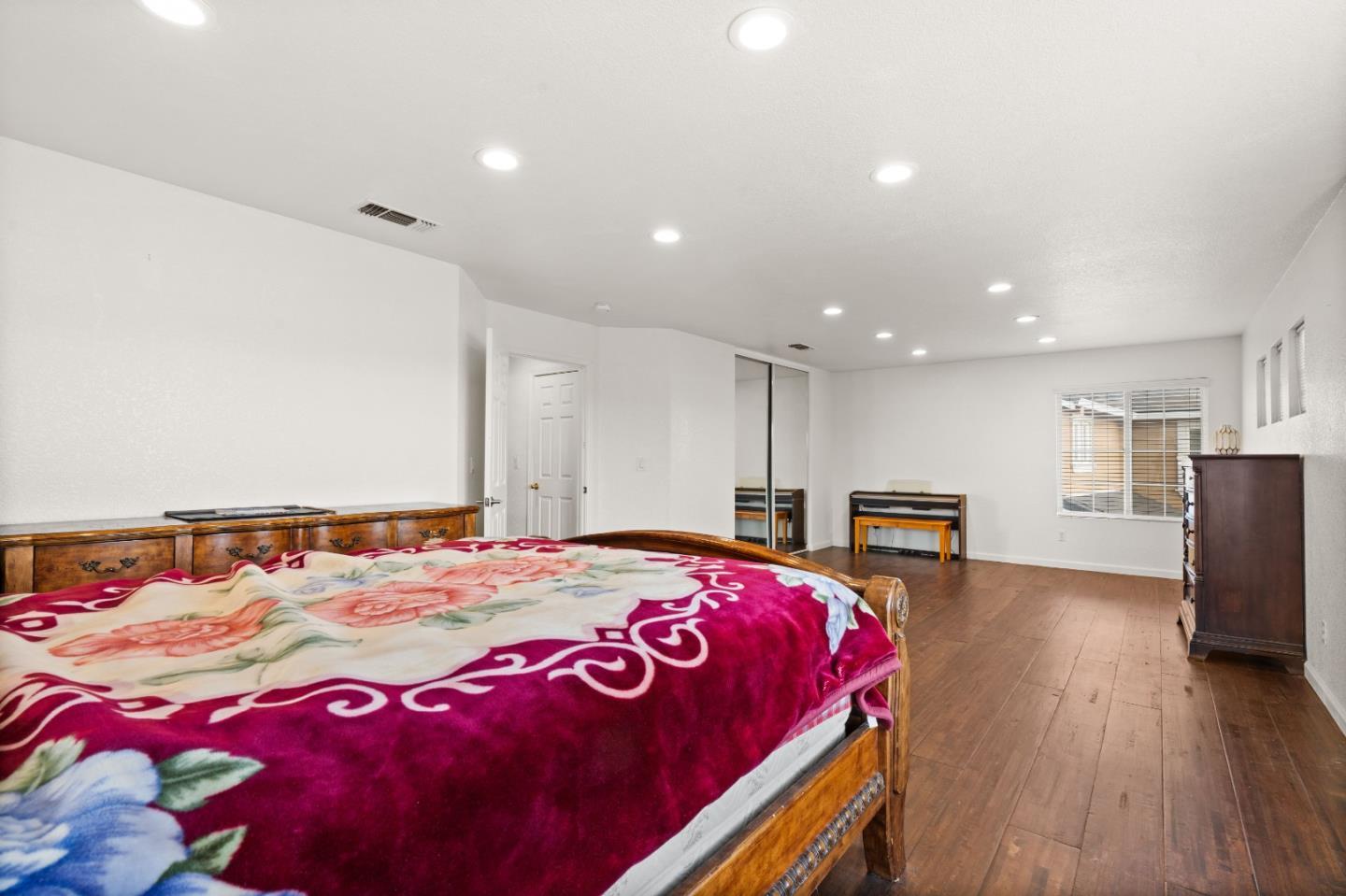 354 Vasconcellos AVE