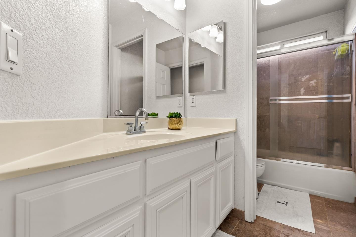 354 Vasconcellos AVE