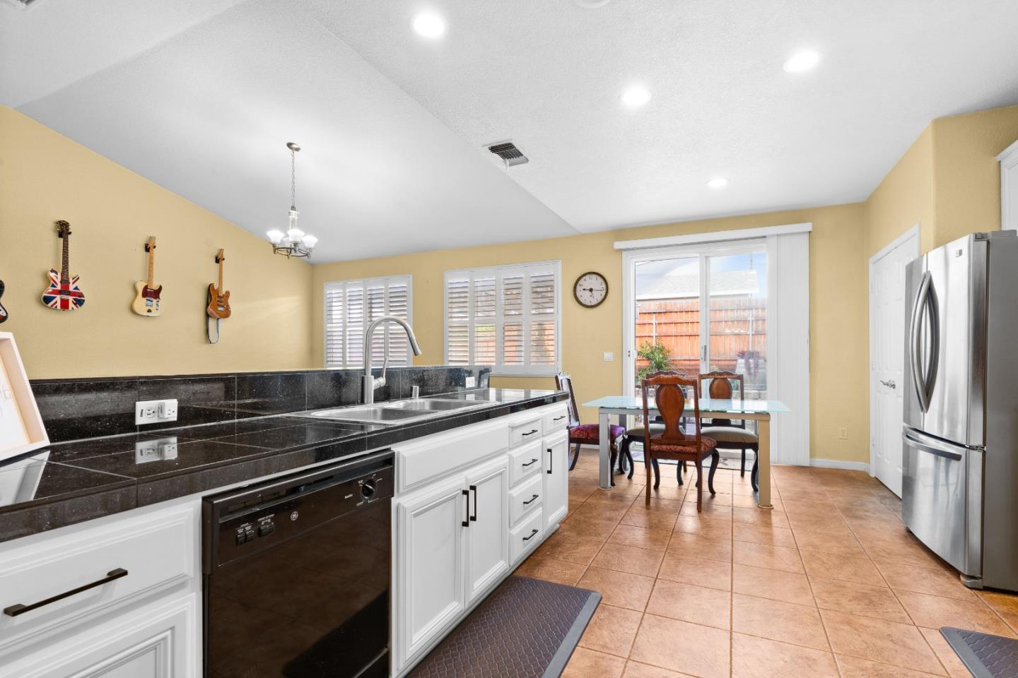 354 Vasconcellos AVE