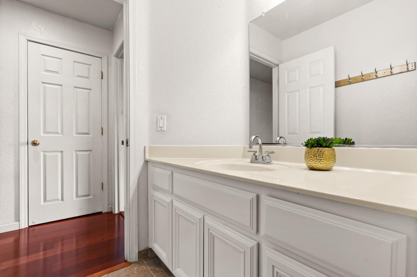 354 Vasconcellos AVE