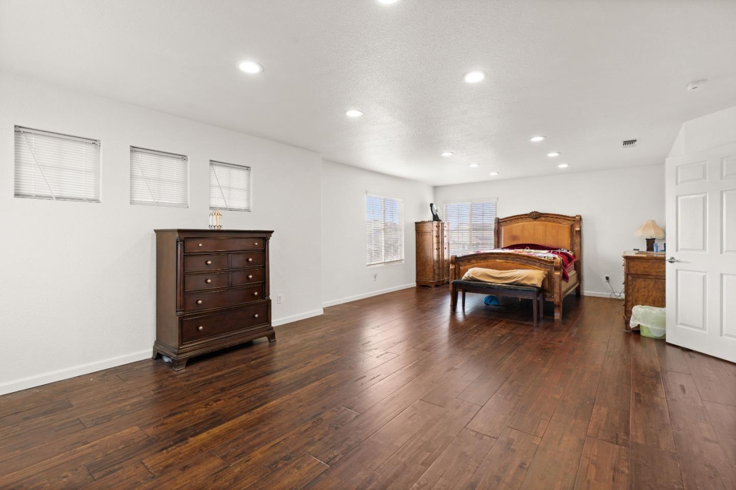 354 Vasconcellos AVE