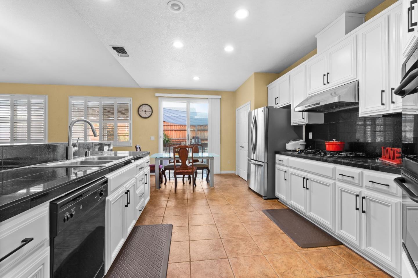 354 Vasconcellos AVE