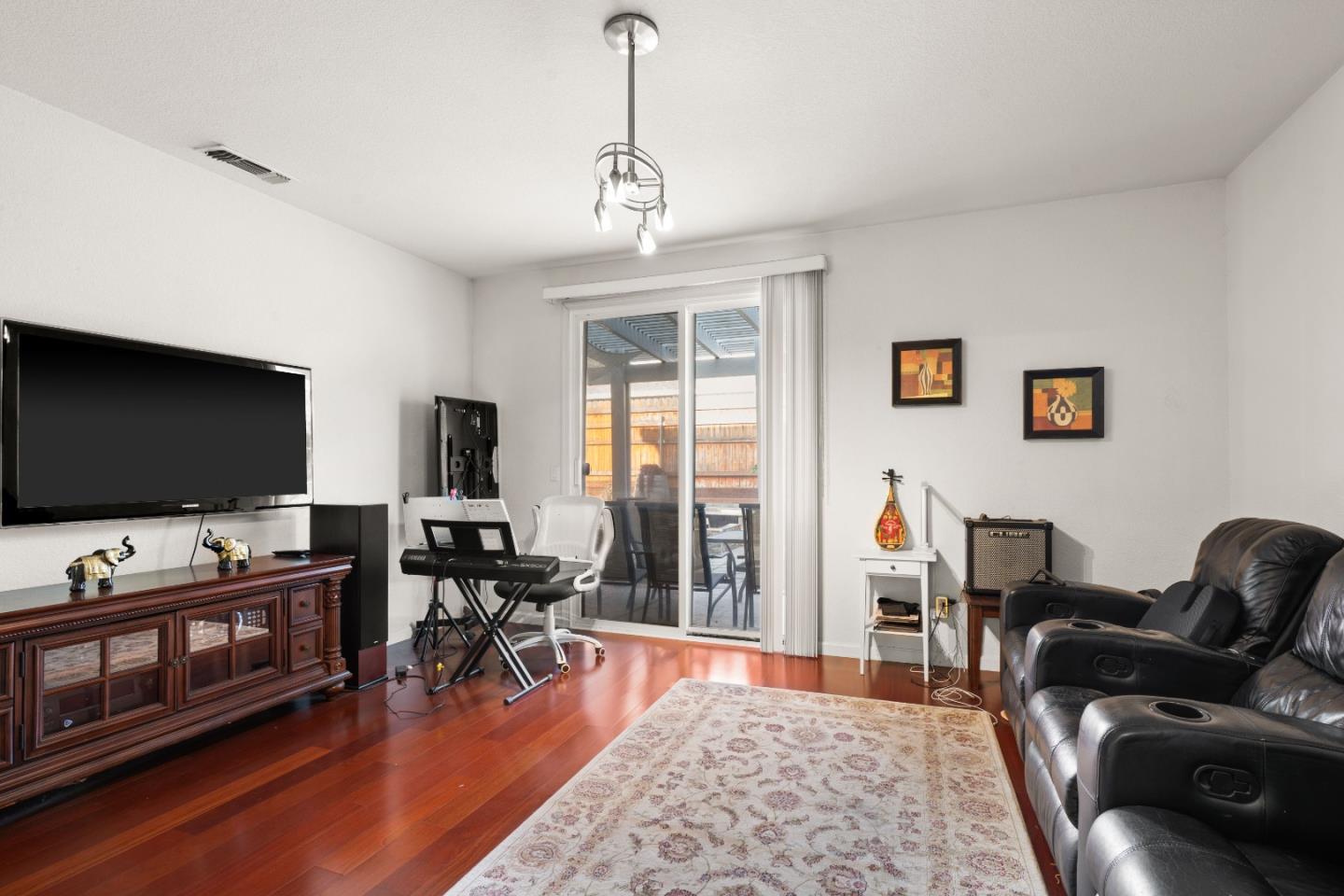 354 Vasconcellos AVE