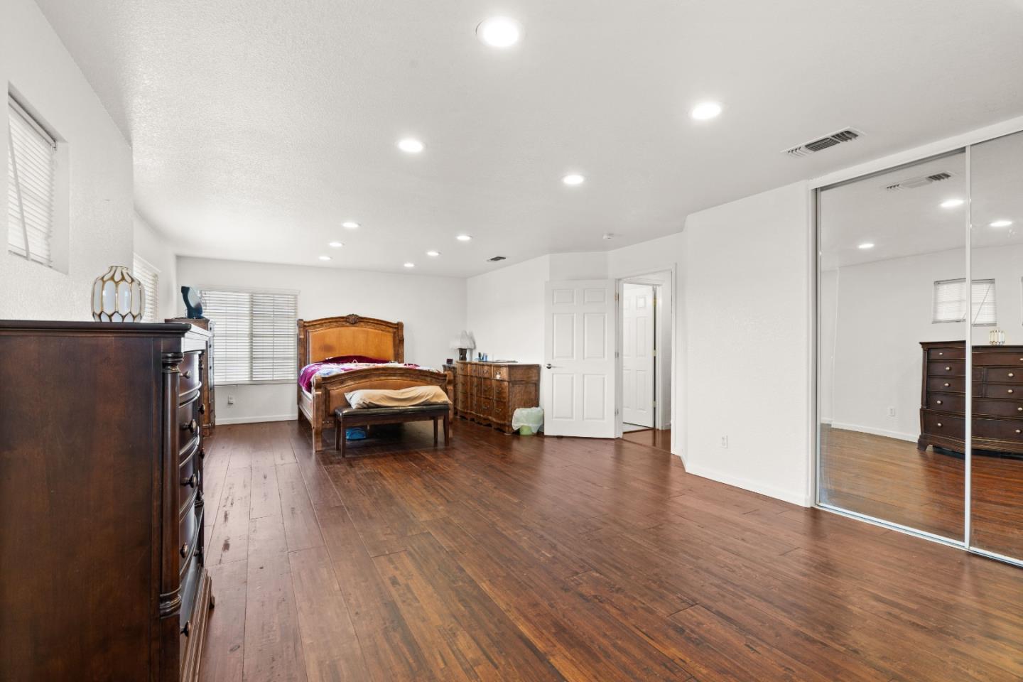 354 Vasconcellos AVE