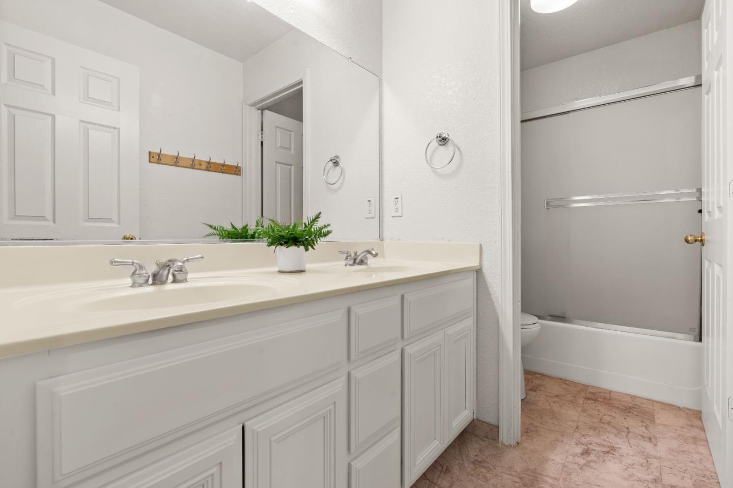 354 Vasconcellos AVE