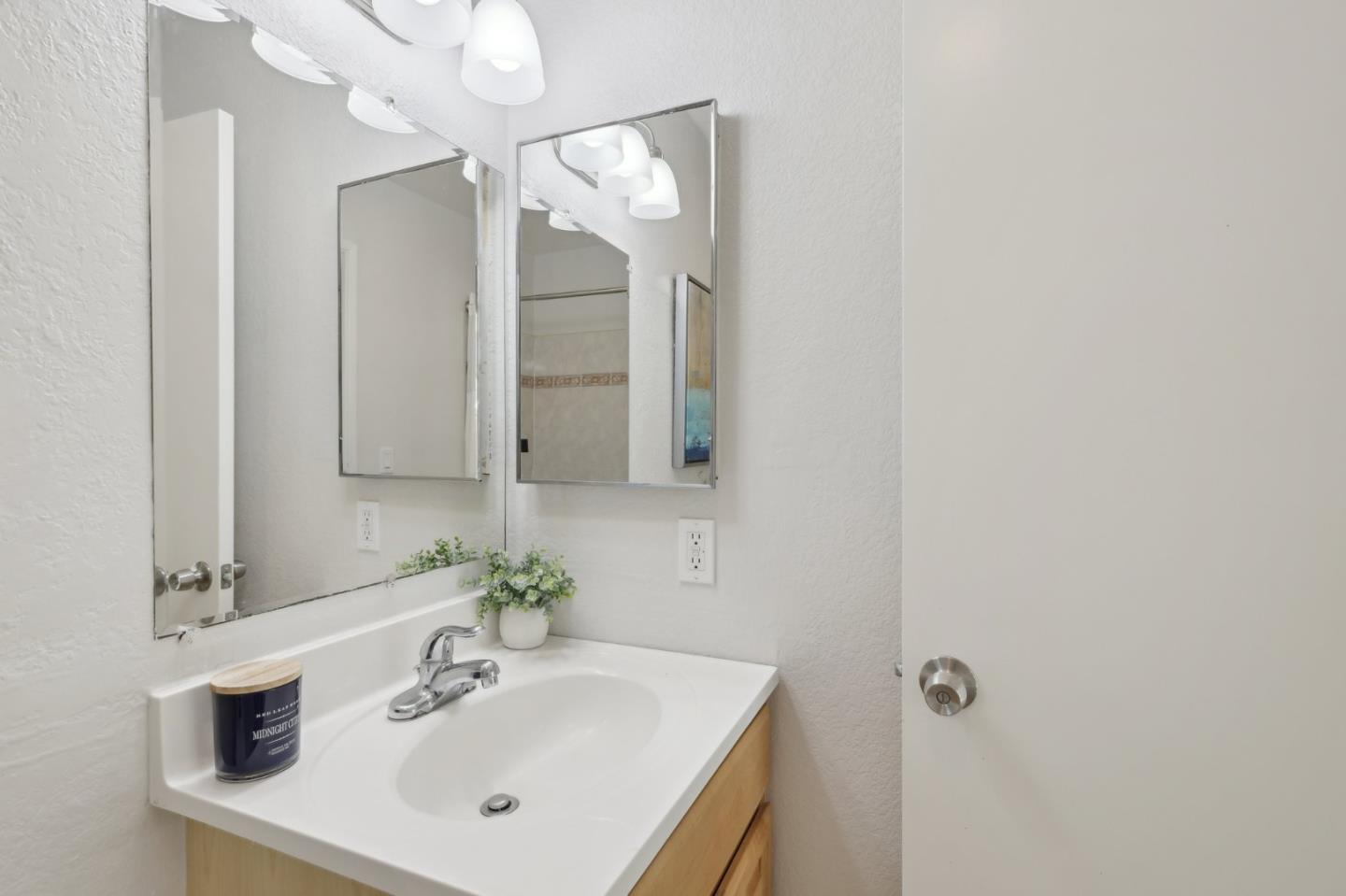 1720 Pine Hollow CIR