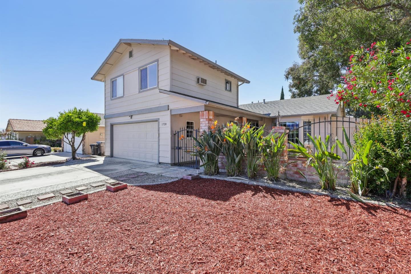 1720 Pine Hollow CIR