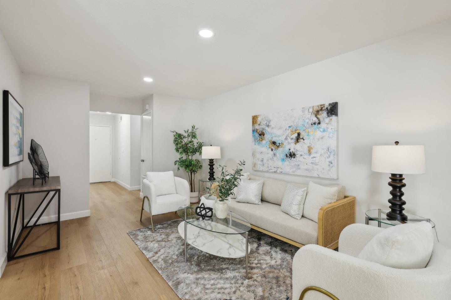 1720 Pine Hollow CIR