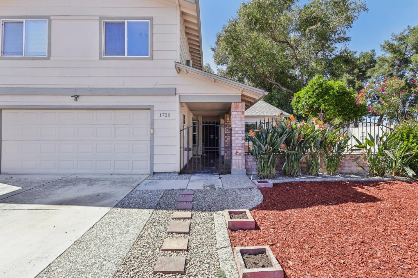 1720 Pine Hollow CIR