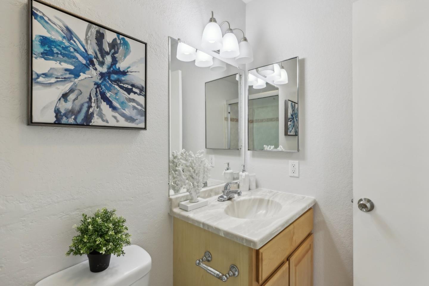 1720 Pine Hollow CIR