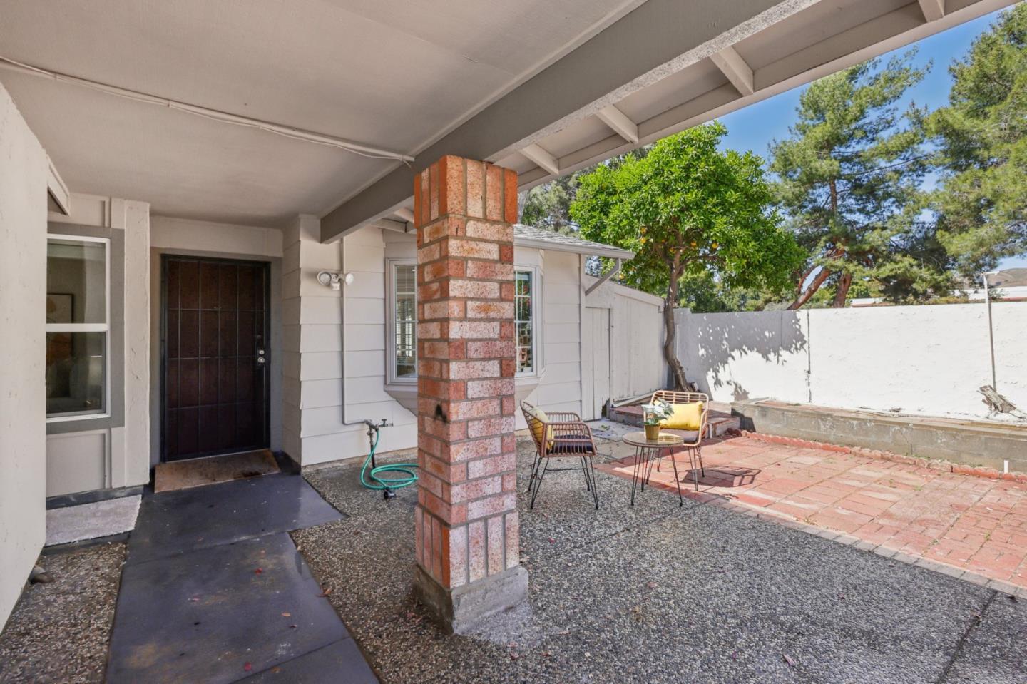 1720 Pine Hollow CIR