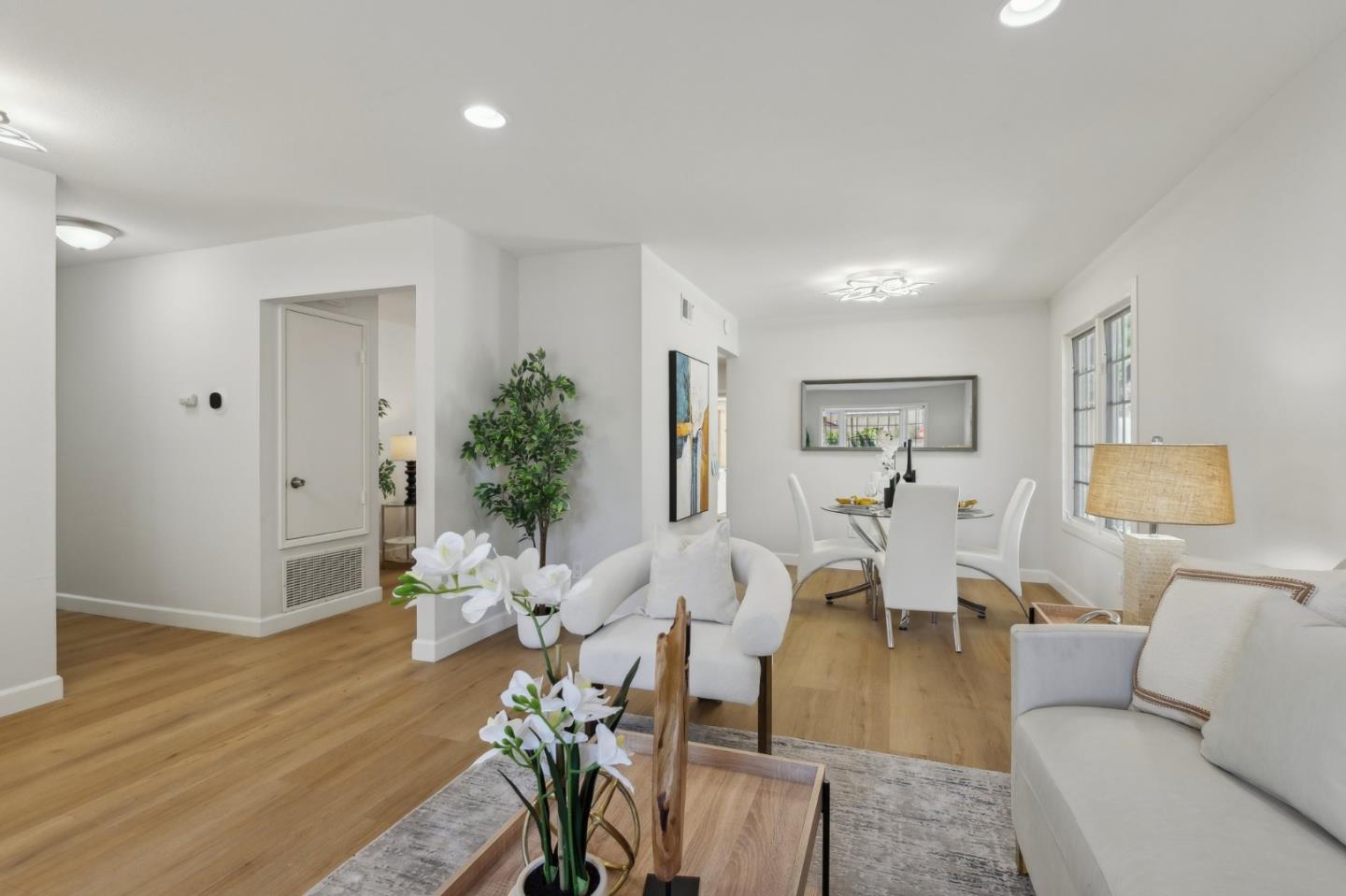 1720 Pine Hollow CIR