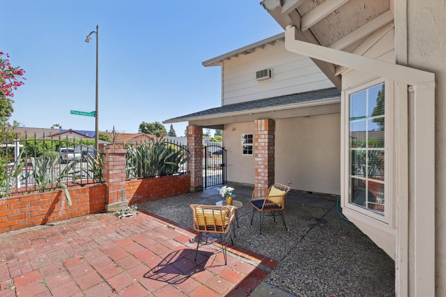 1720 Pine Hollow CIR