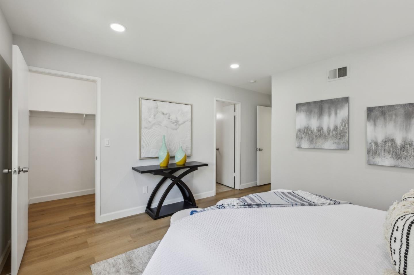 1720 Pine Hollow CIR