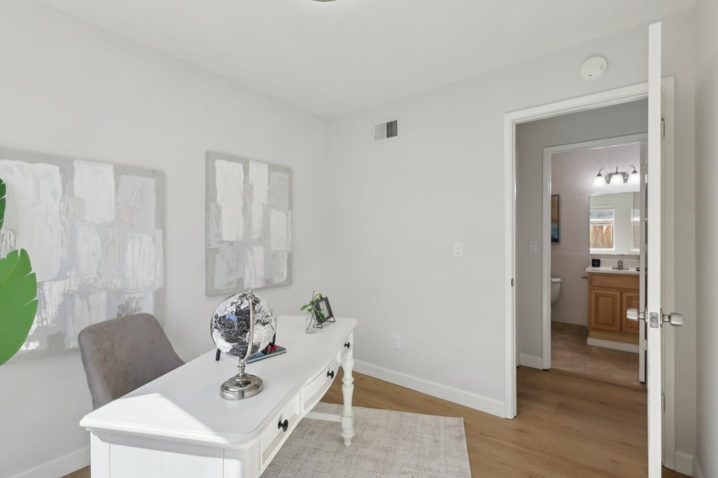 1720 Pine Hollow CIR