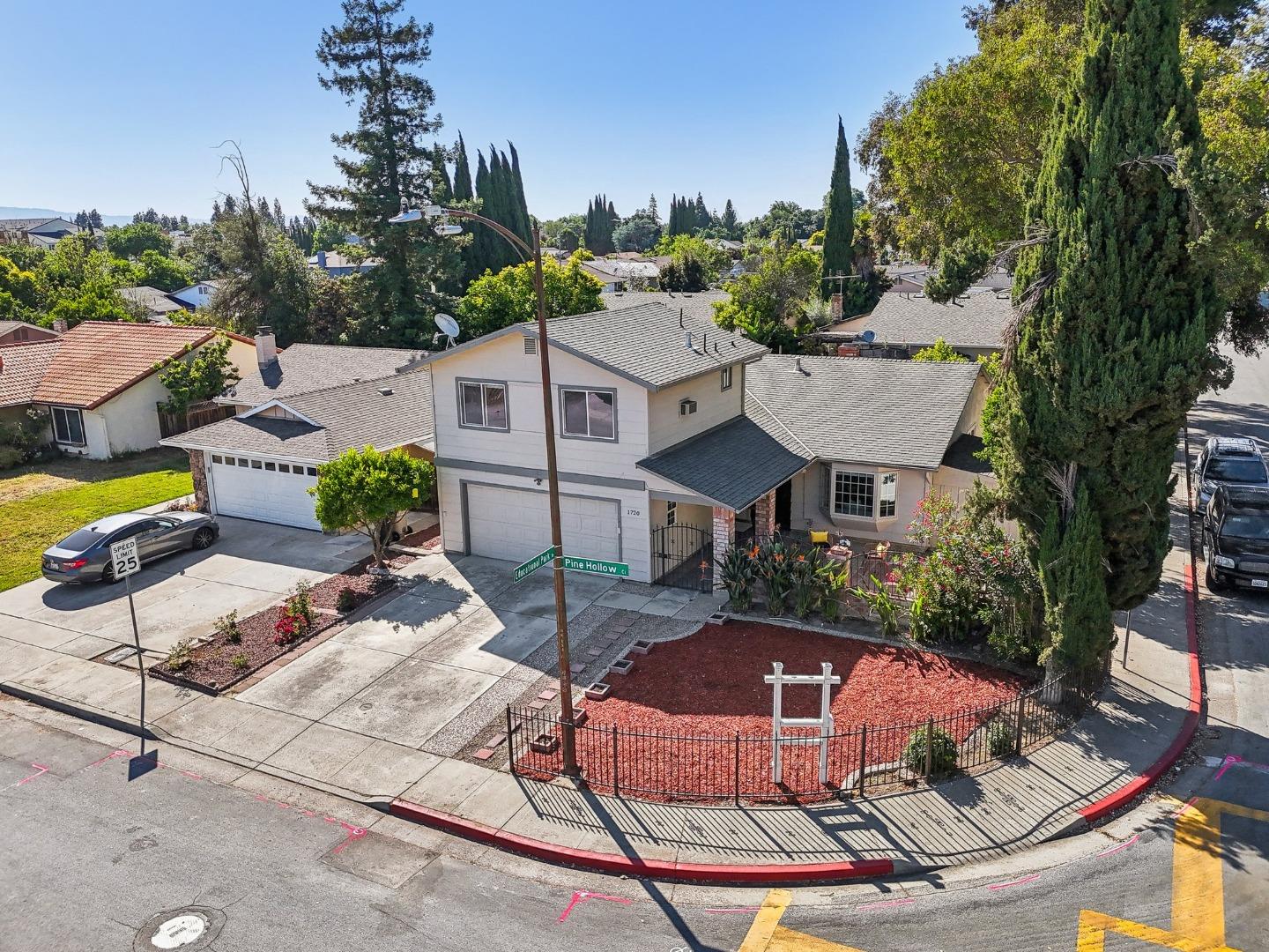 1720 Pine Hollow CIR