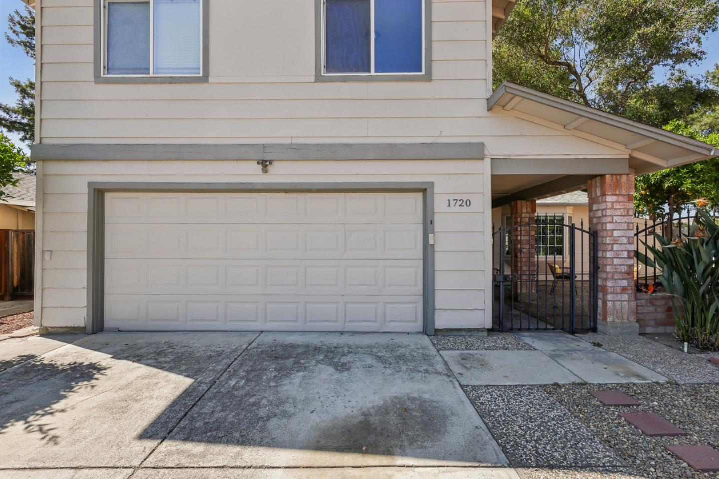 1720 Pine Hollow CIR