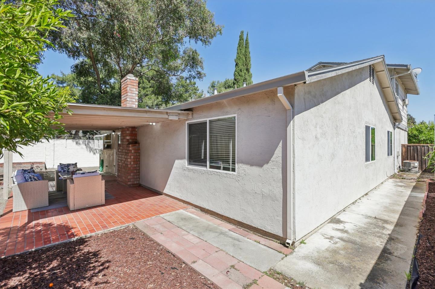 1720 Pine Hollow CIR