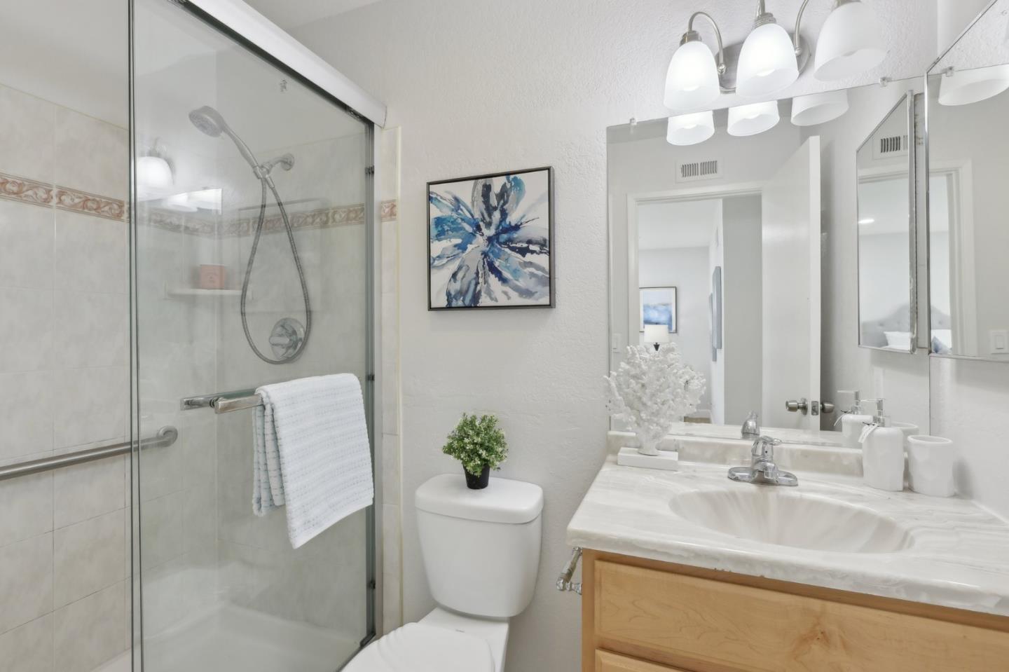 1720 Pine Hollow CIR