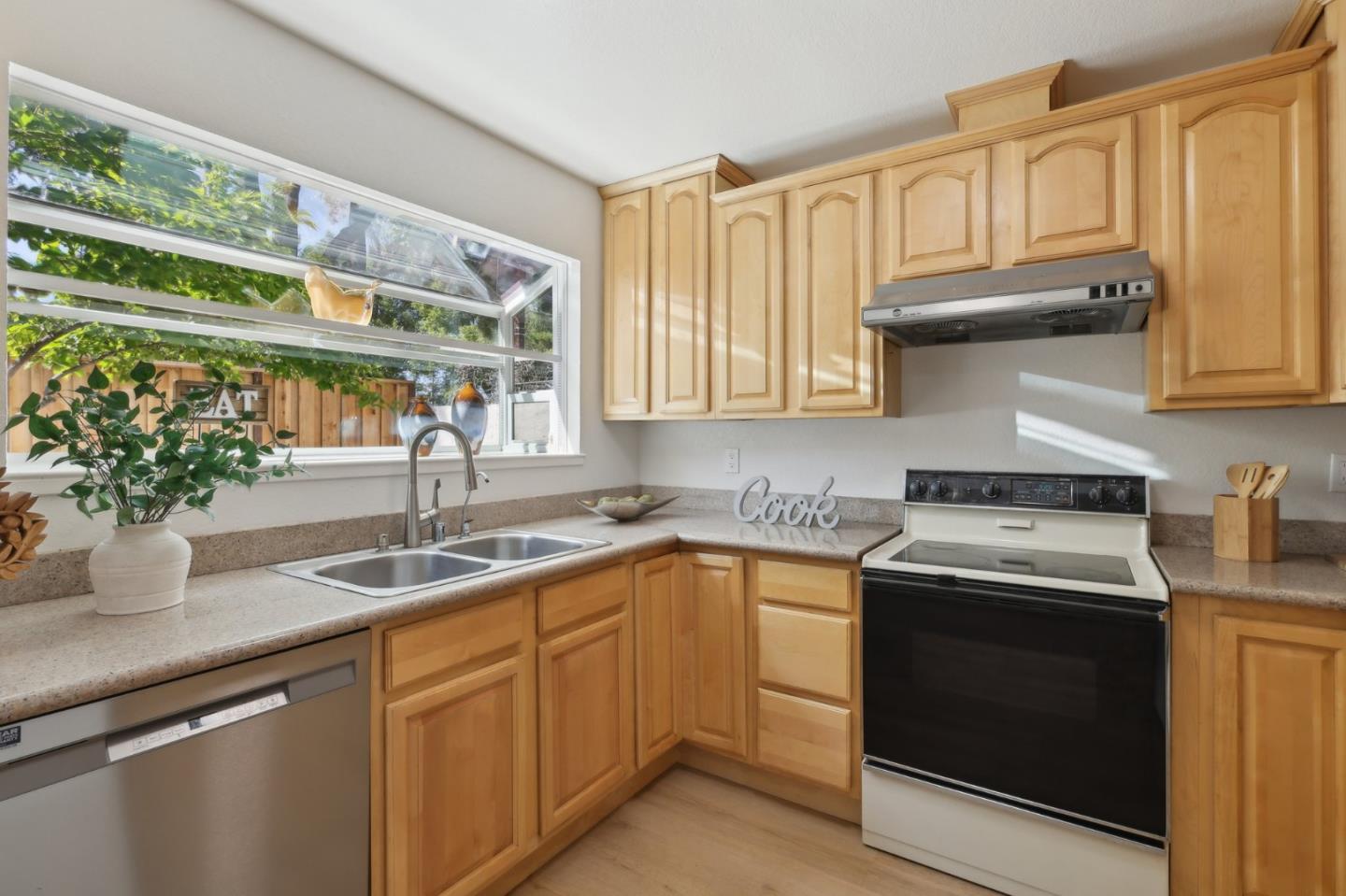 1720 Pine Hollow CIR