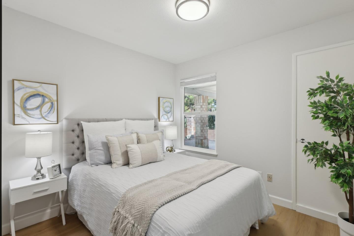 1720 Pine Hollow CIR