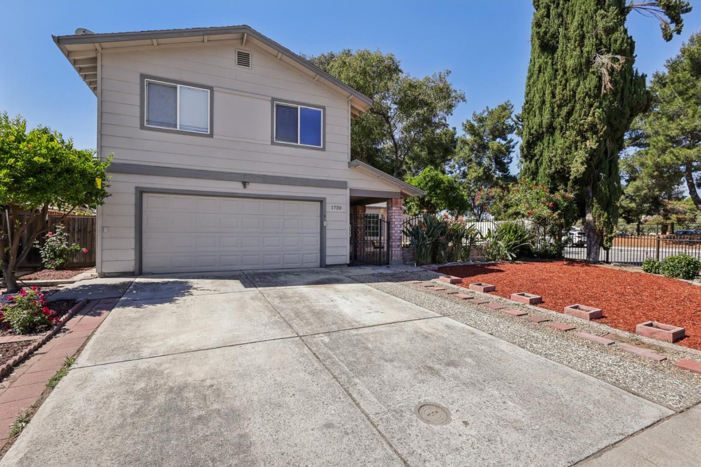 1720 Pine Hollow CIR