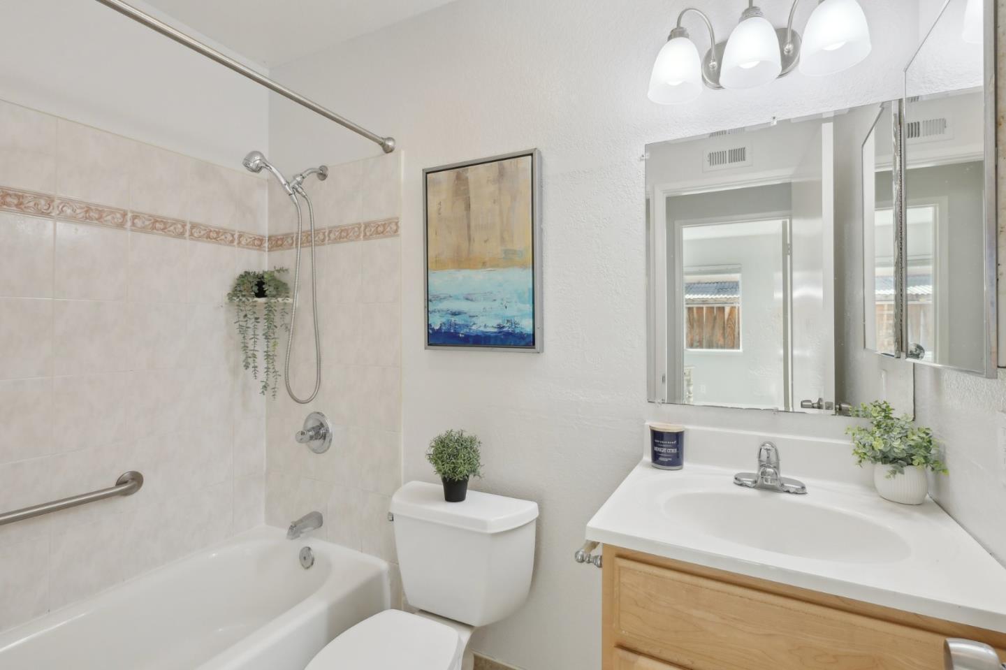 1720 Pine Hollow CIR