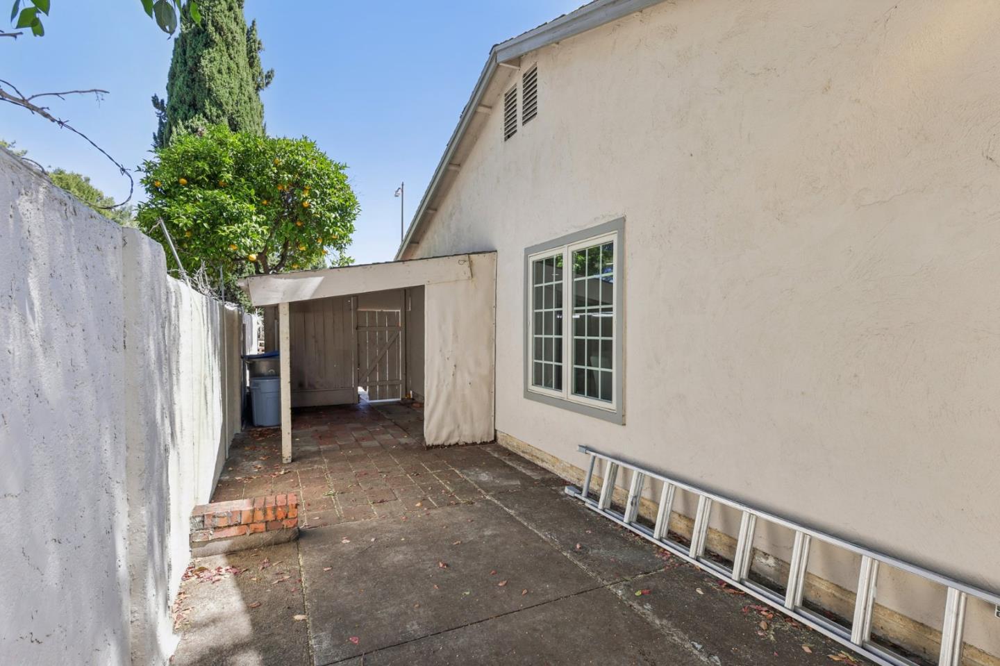 1720 Pine Hollow CIR