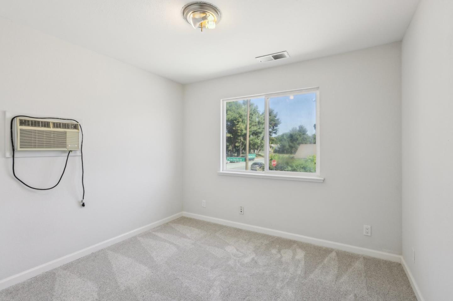 1720 Pine Hollow CIR