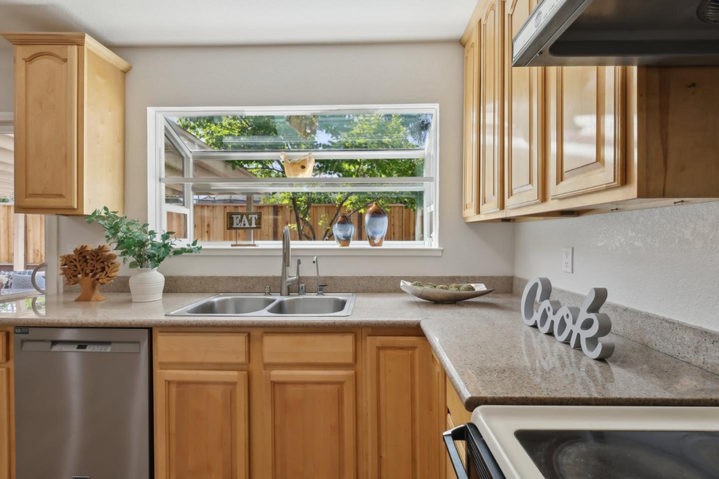 1720 Pine Hollow CIR