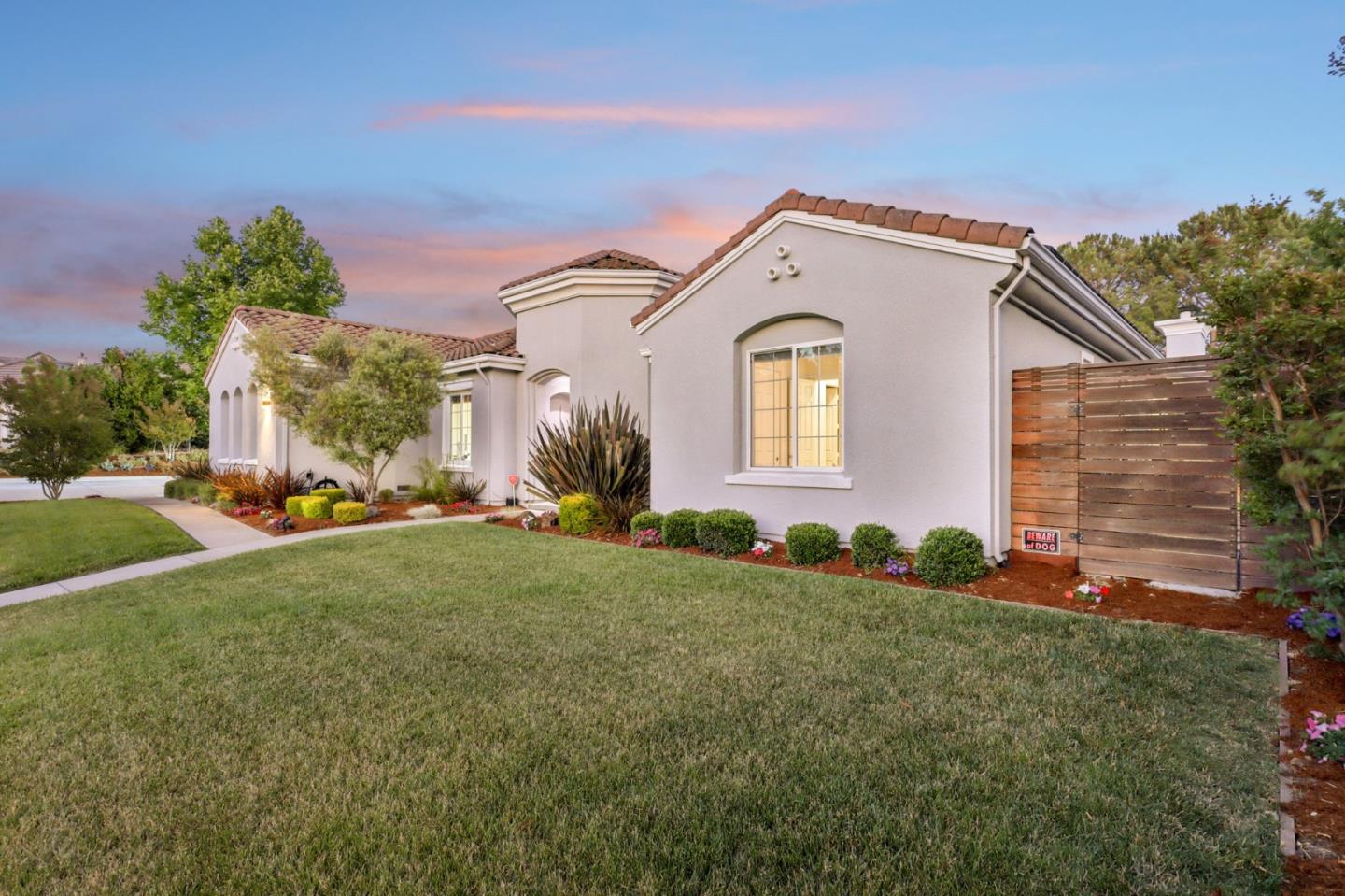 2212 Canyon Cliff CT