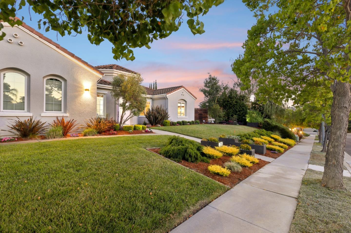 2212 Canyon Cliff CT