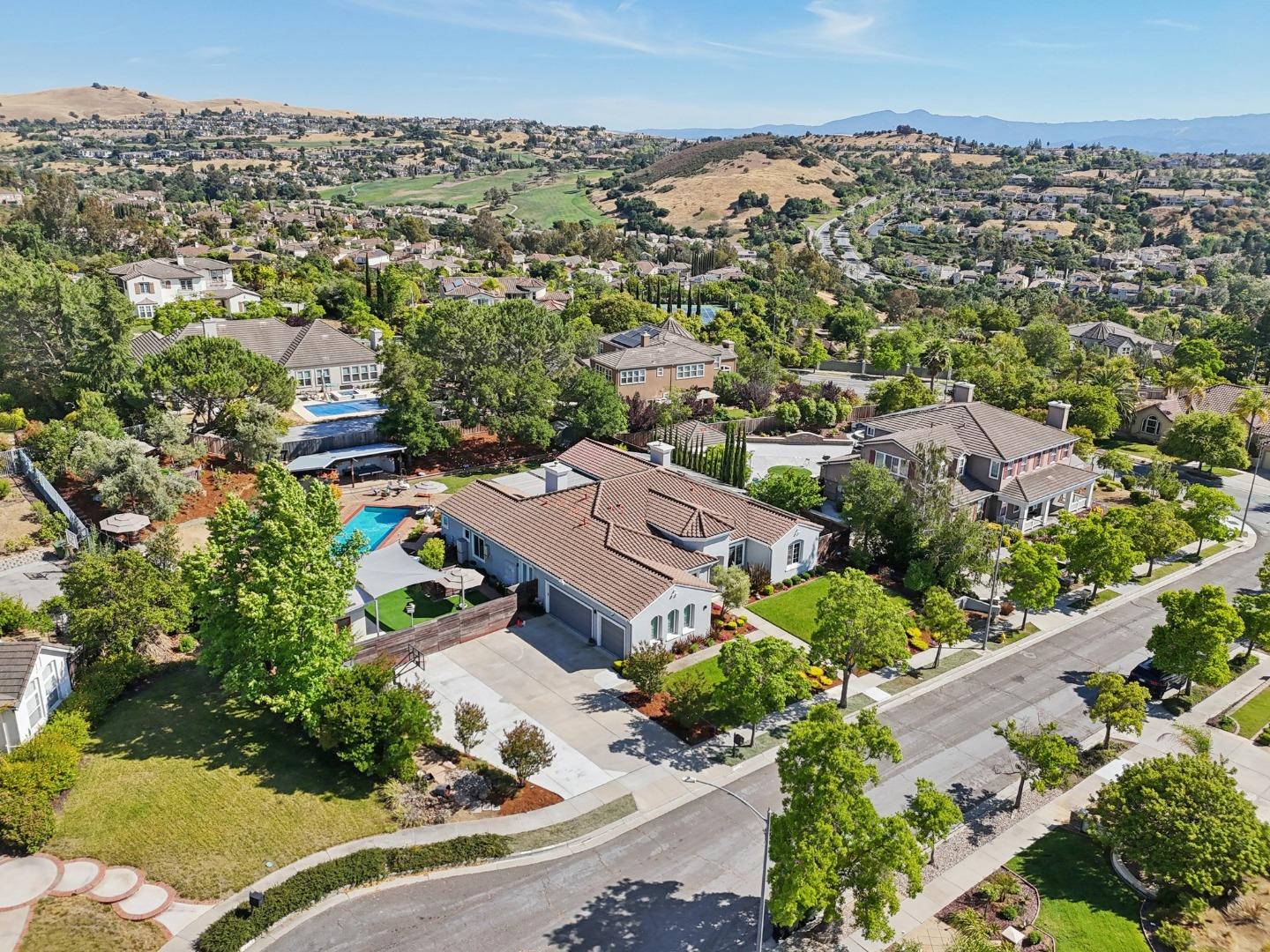 2212 Canyon Cliff CT