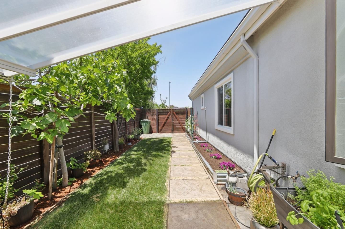 2212 Canyon Cliff CT