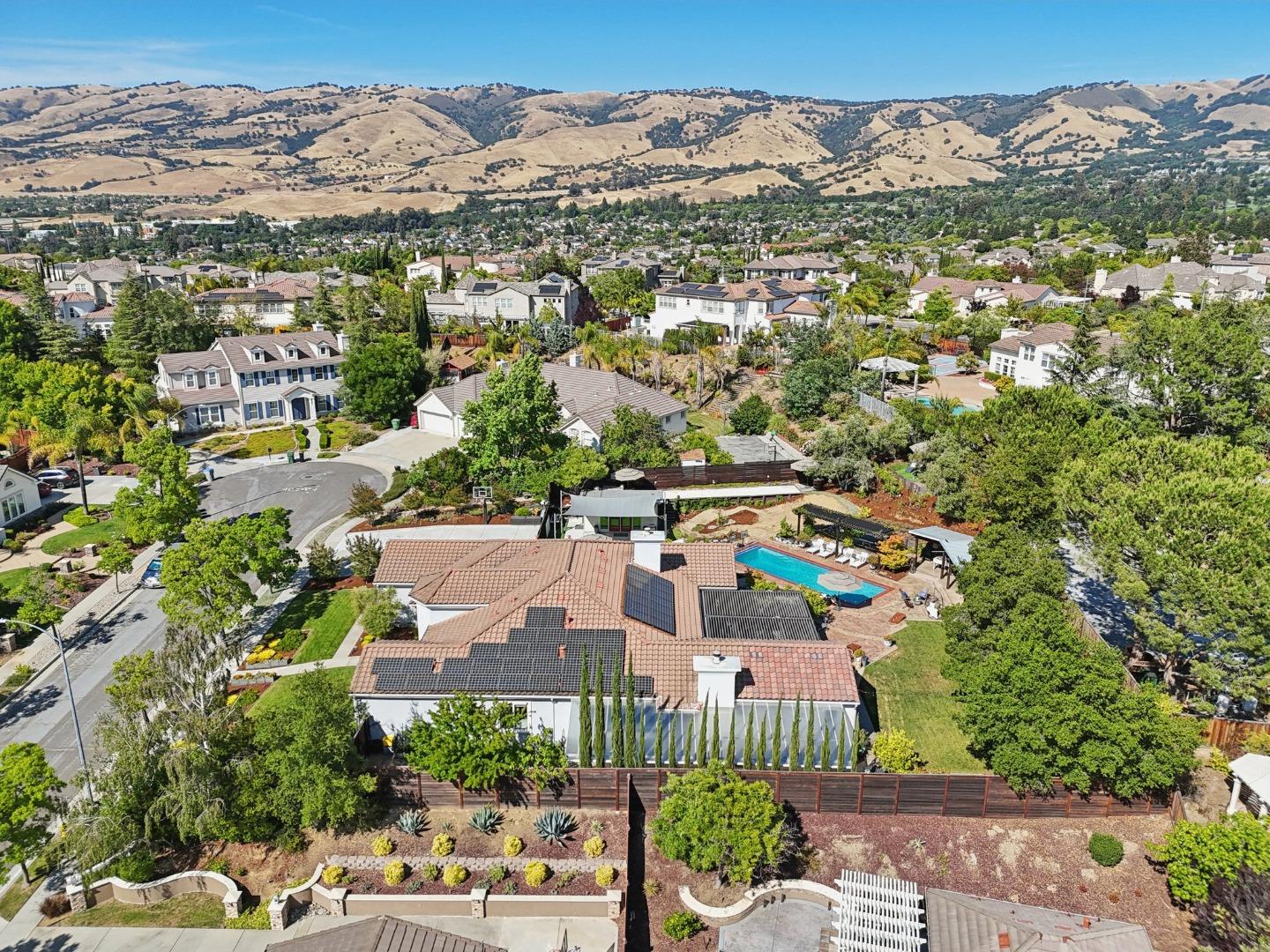 2212 Canyon Cliff CT