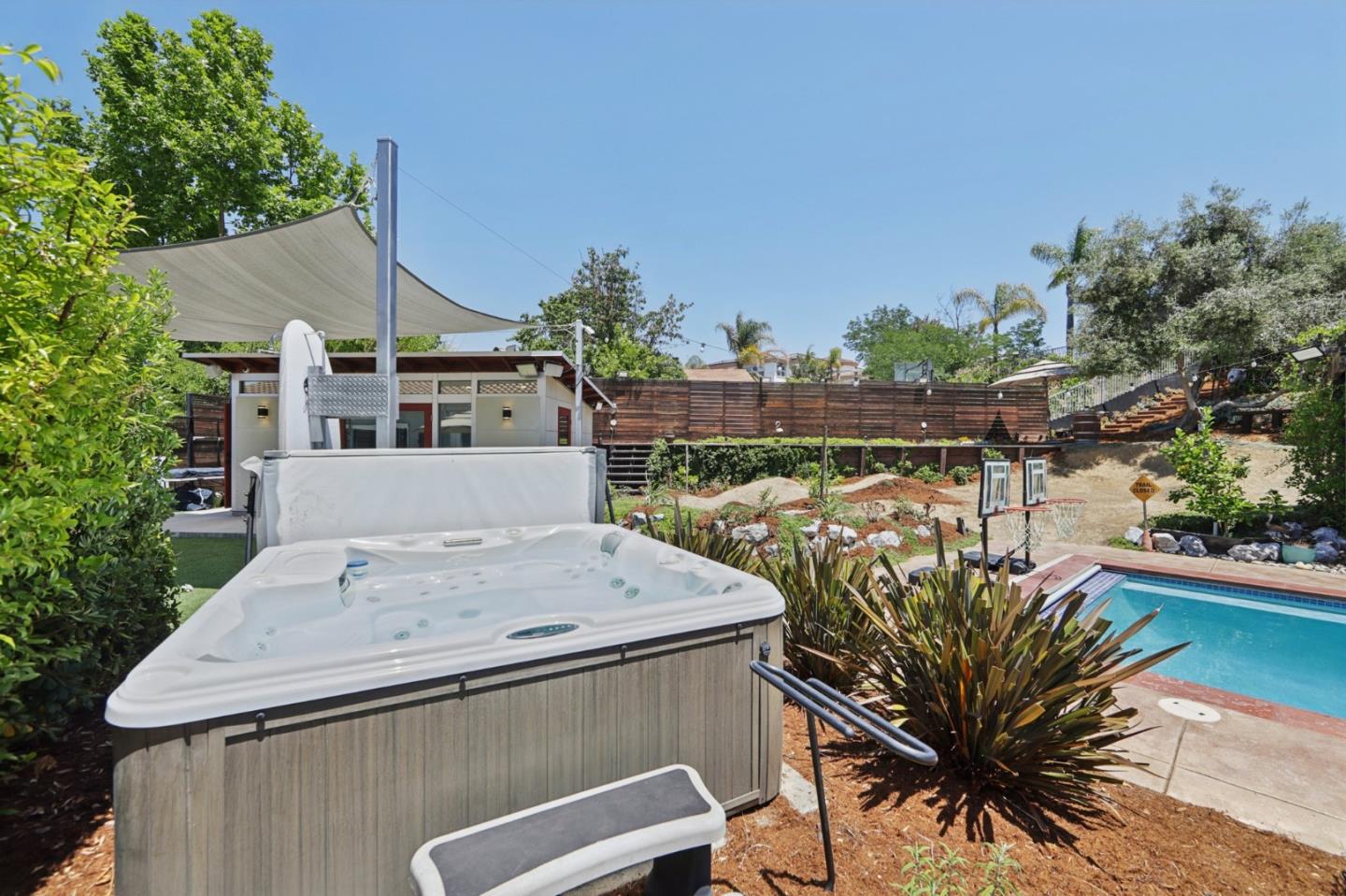 2212 Canyon Cliff CT