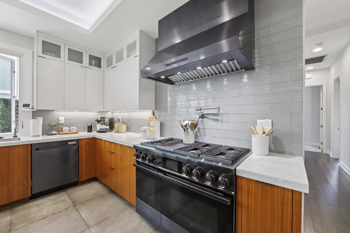 2212 Canyon Cliff CT