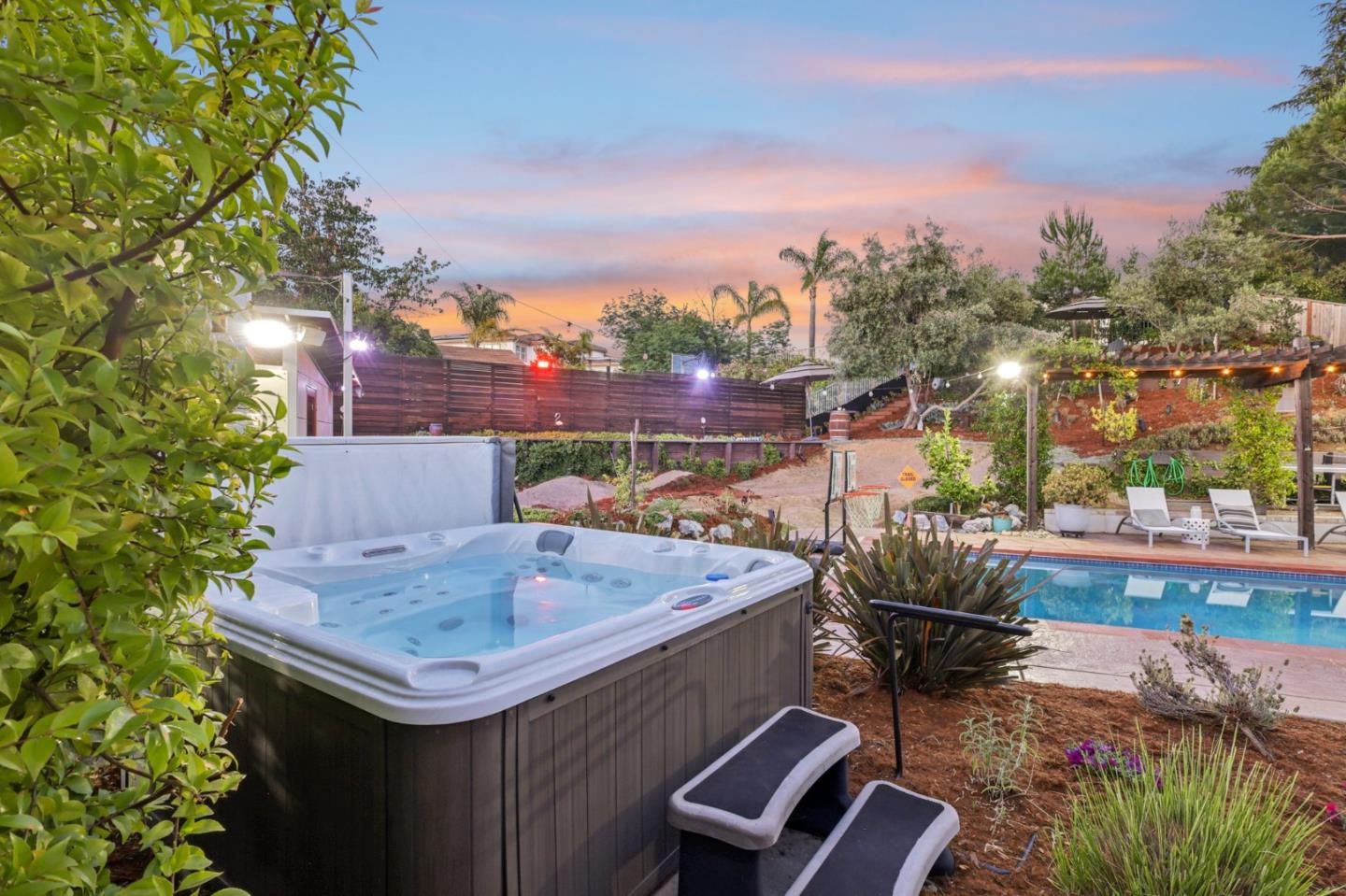 2212 Canyon Cliff CT