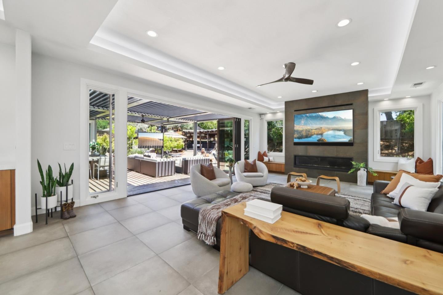 2212 Canyon Cliff CT